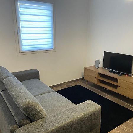 Studio Bien Situe & Tout Equipe Dans Une Maison Scionzier 외부 사진